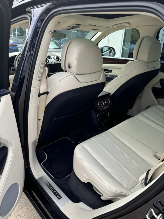 2019 Bentley Bentayga - Image 7 of 10