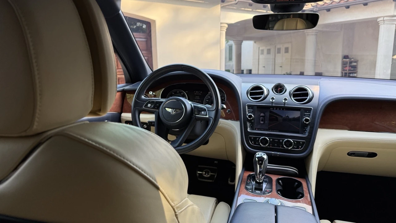 2019 Bentley Bentayga - Image 16 of 18