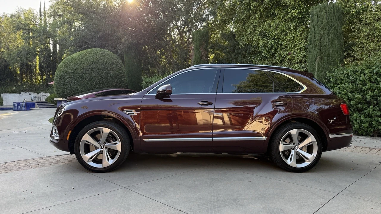 2019 Bentley Bentayga - Image 7 of 18