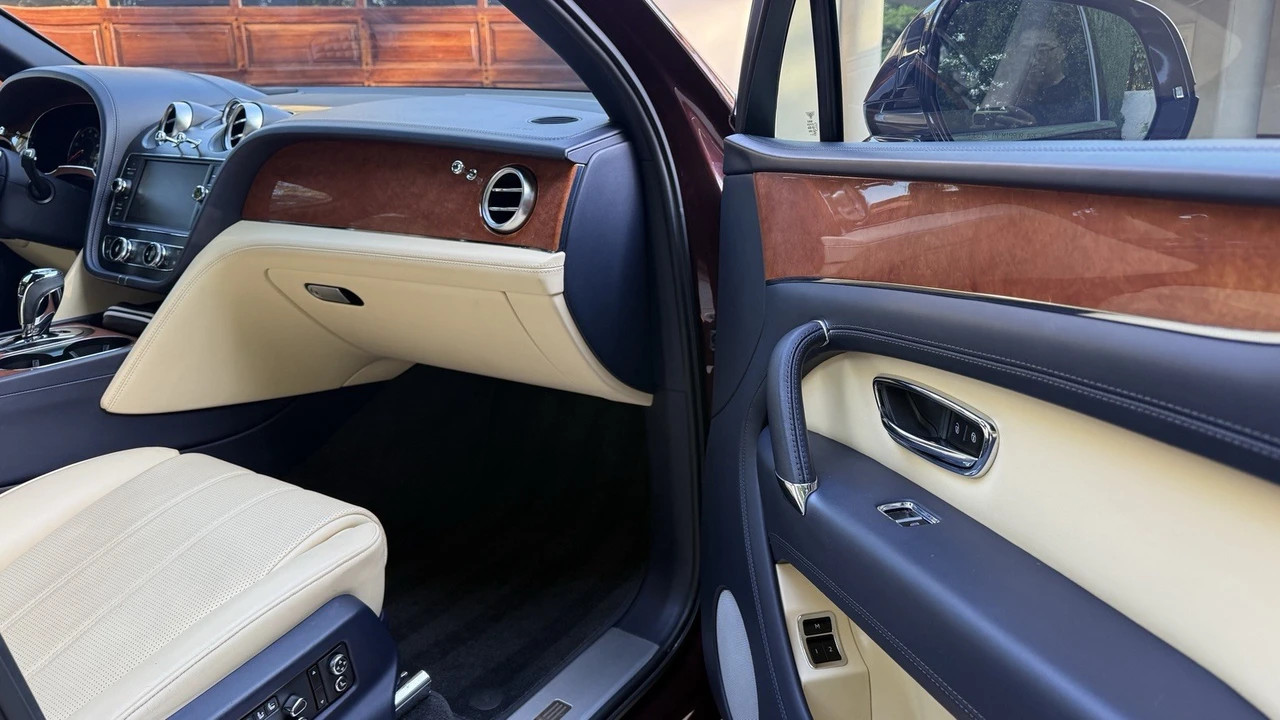 2019 Bentley Bentayga - Image 12 of 18