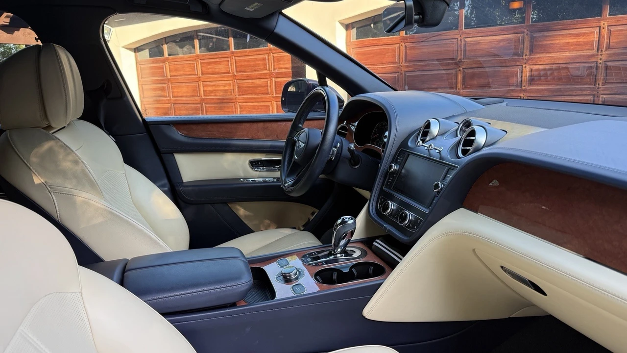 2019 Bentley Bentayga - Image 13 of 18