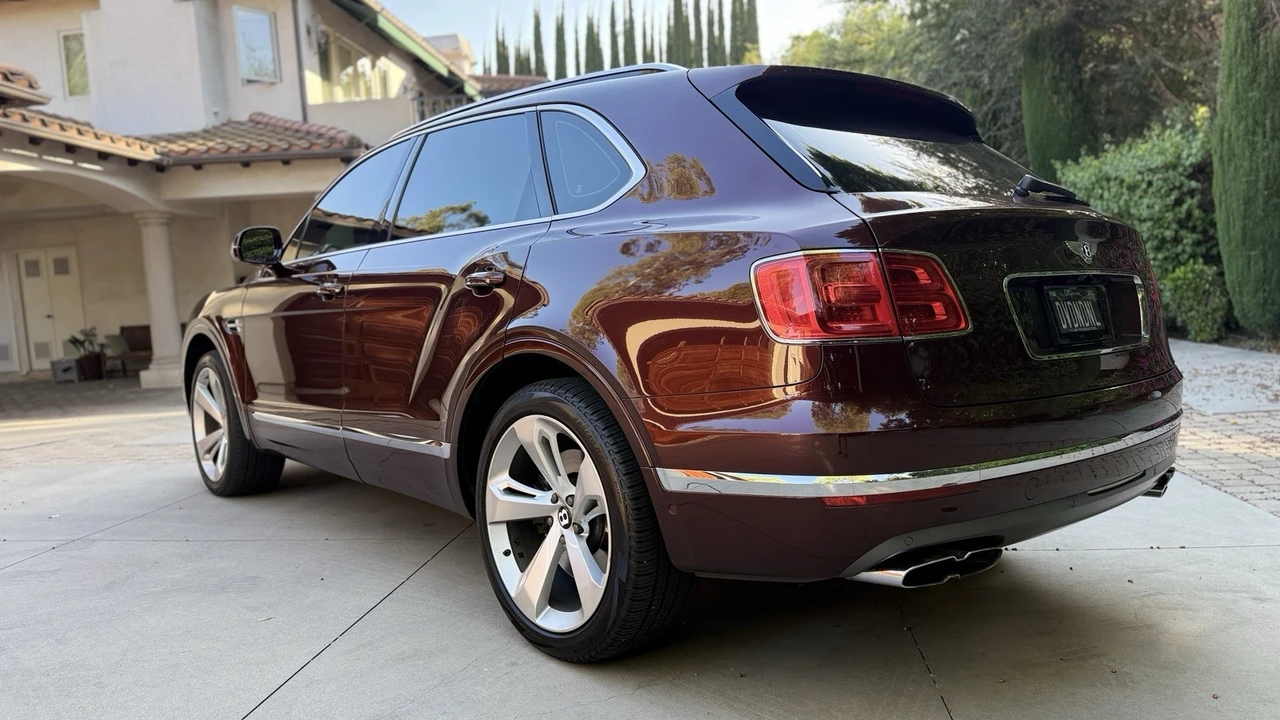 2019 Bentley Bentayga - Image 11 of 18