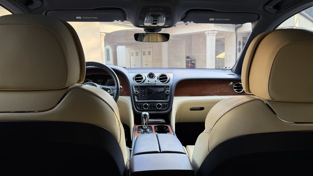 2019 Bentley Bentayga - Image 15 of 18