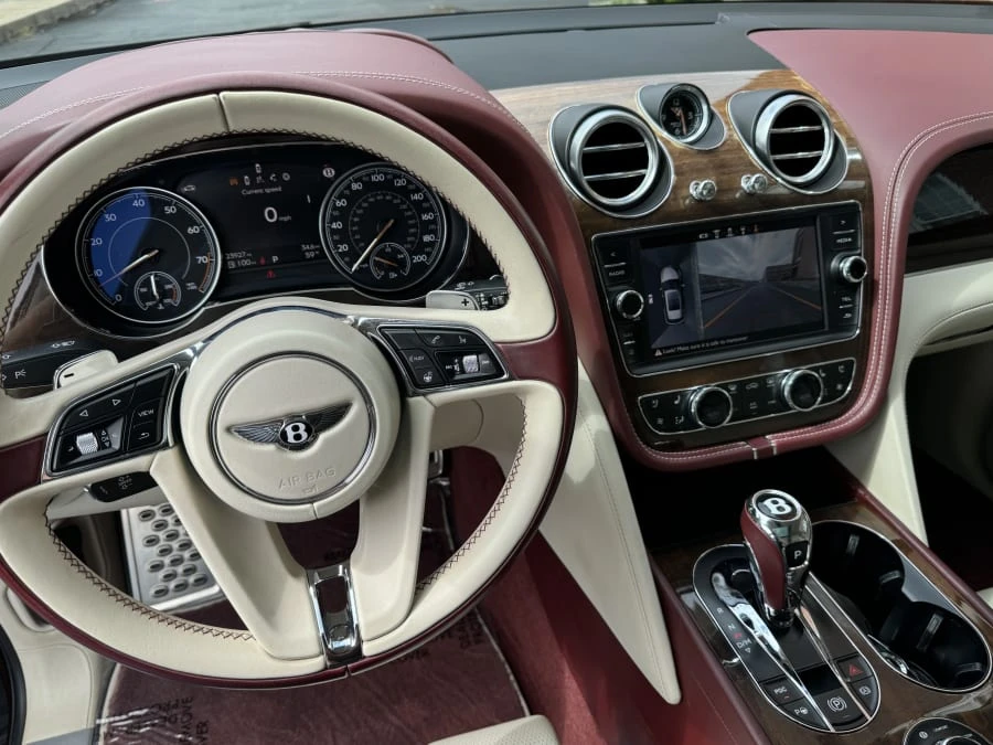 2019 Bentley Bentayga - Image 9 of 17