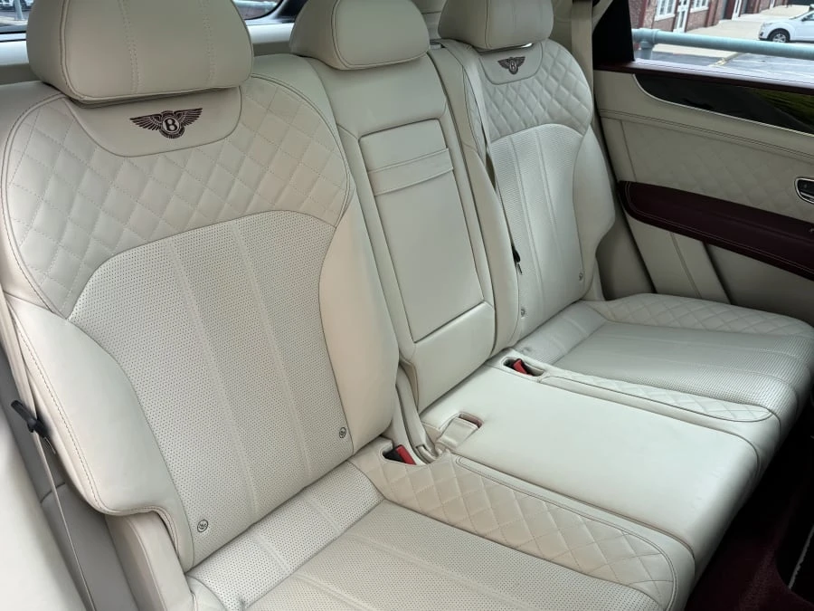 2019 Bentley Bentayga - Image 12 of 17