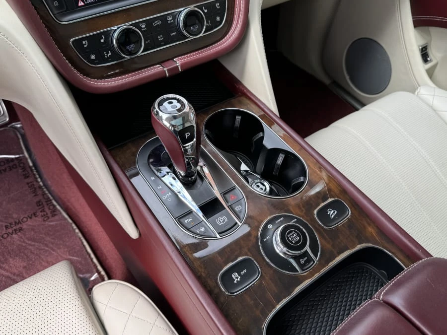 2019 Bentley Bentayga - Image 14 of 17