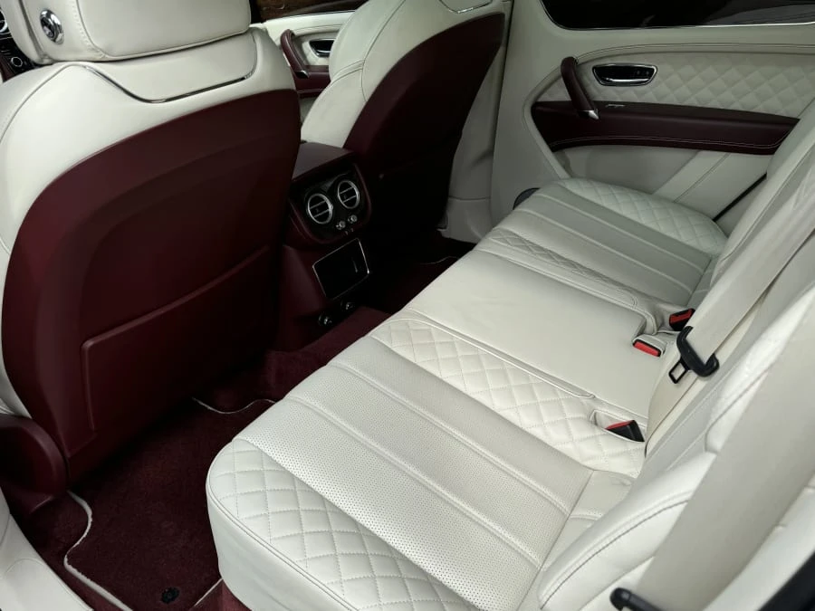 2019 Bentley Bentayga - Image 8 of 17