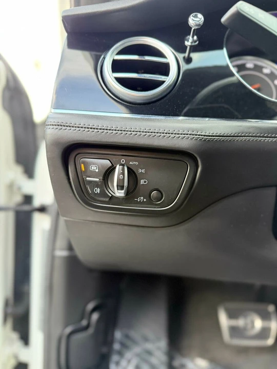 2019 Bentley Bentayga - Image 20 of 21