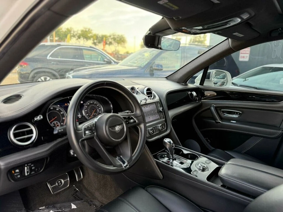 2019 Bentley Bentayga - Image 9 of 21