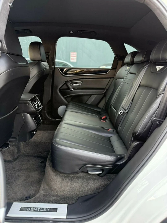 2019 Bentley Bentayga - Image 8 of 21