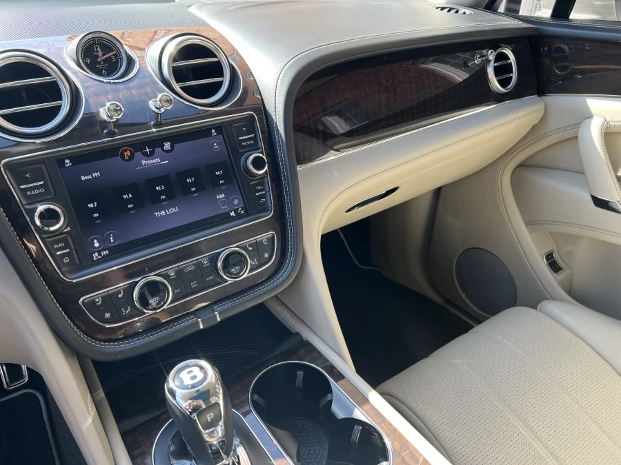 2019 Bentley Bentayga - Image 6 of 11