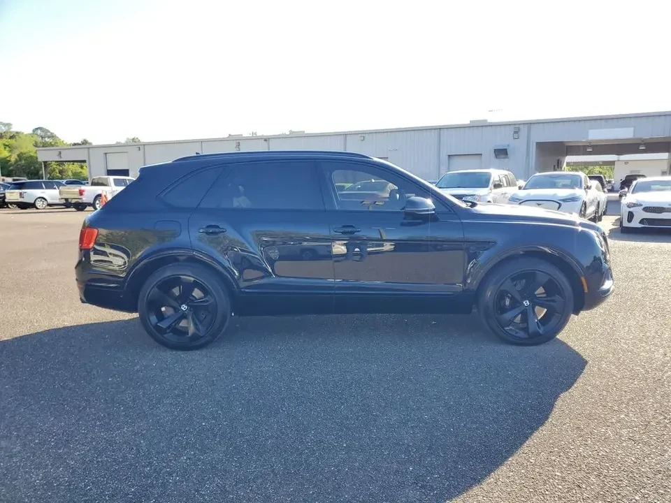 2019 Bentley Bentayga - Image 11 of 17