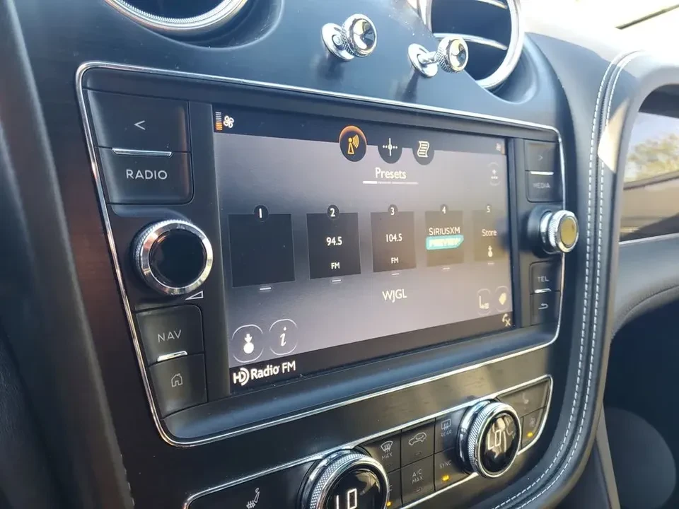 2019 Bentley Bentayga - Image 9 of 17