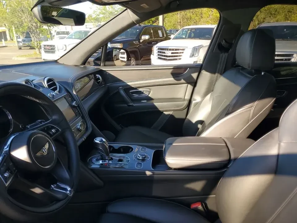 2019 Bentley Bentayga - Image 6 of 17