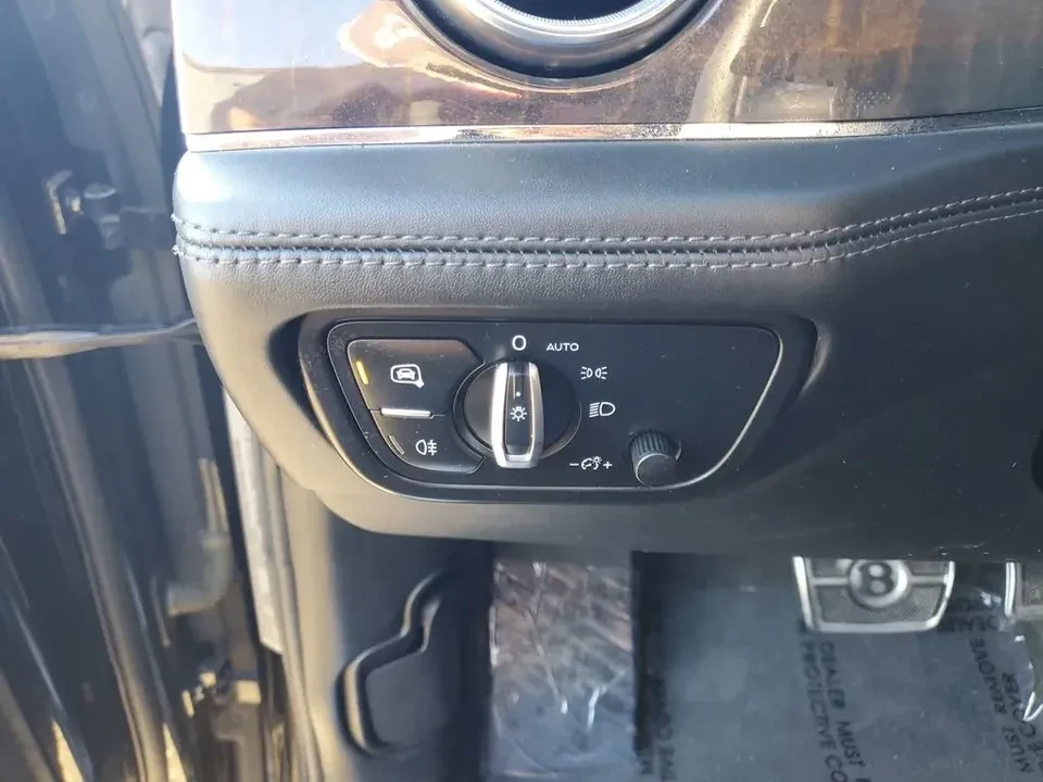 2019 Bentley Bentayga - Image 7 of 17
