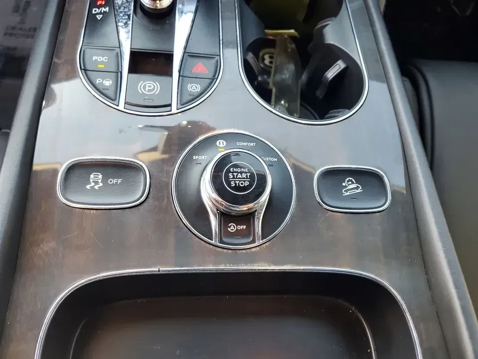2019 Bentley Bentayga - Image 10 of 17