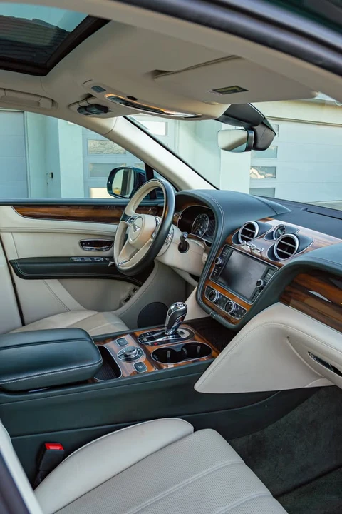 2019 Bentley Bentayga - Image 16 of 20