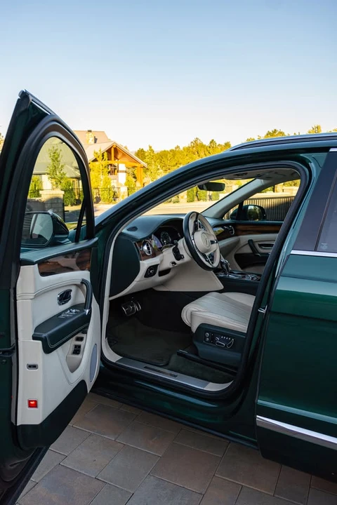 2019 Bentley Bentayga - Image 11 of 20