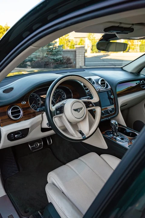 2019 Bentley Bentayga - Image 12 of 20