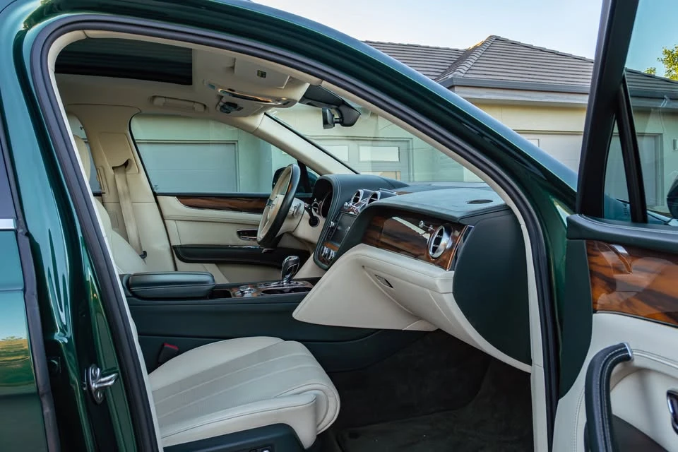 2019 Bentley Bentayga - Image 15 of 20