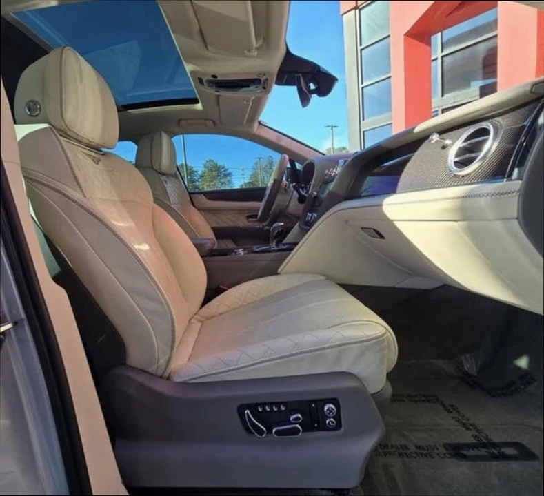 2019 Bentley Bentayga - Image 18 of 20