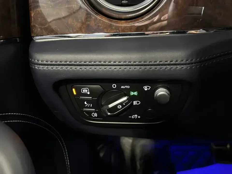 2019 Bentley Bentayga - Image 15 of 20
