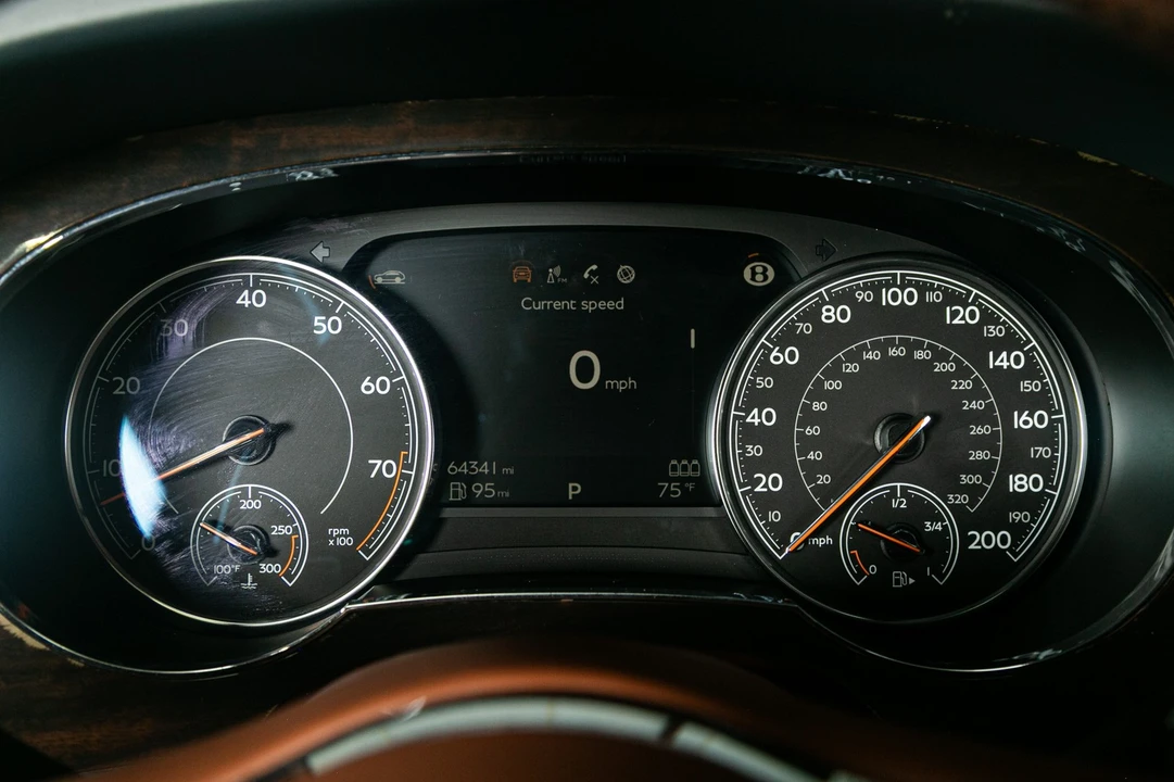 2019 Bentley Bentayga - Image 14 of 31