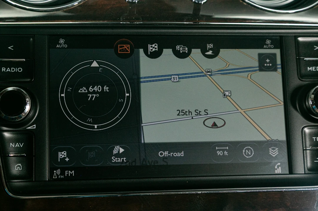 2019 Bentley Bentayga - Image 16 of 31