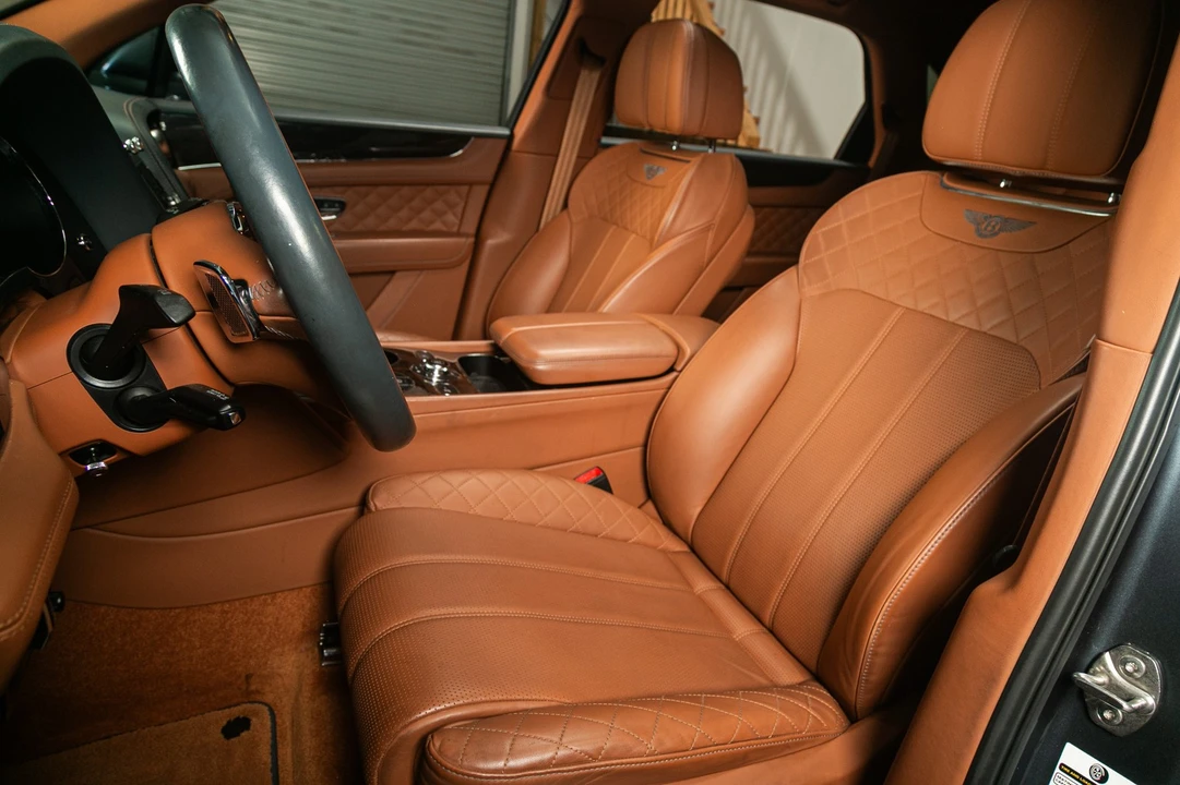 2019 Bentley Bentayga - Image 2 of 31