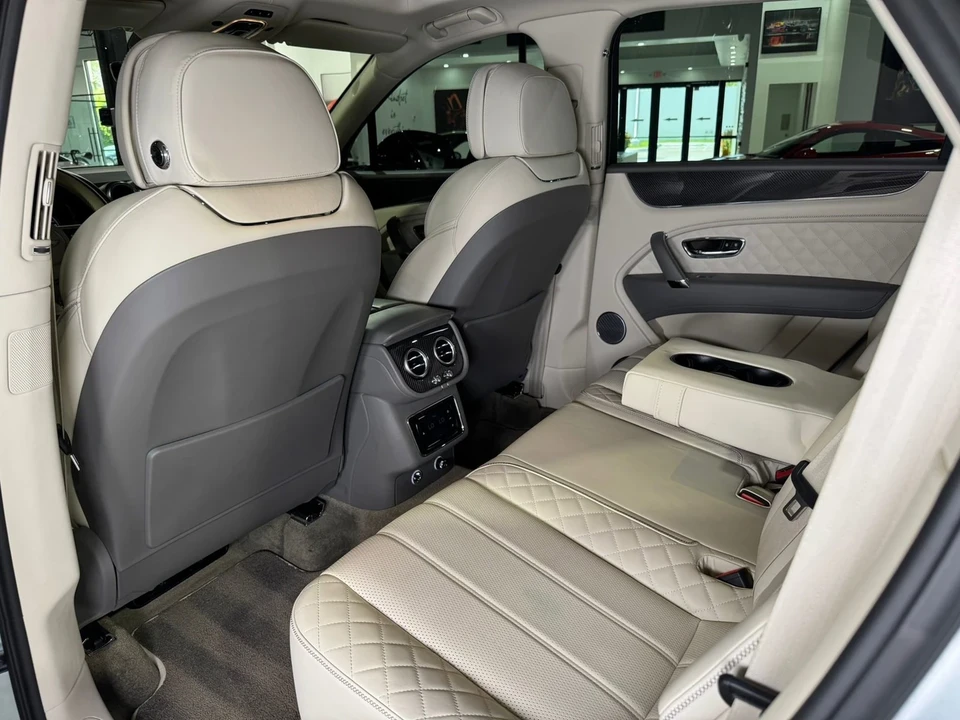 2019 Bentley Bentayga - Image 11 of 12
