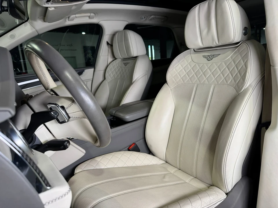 2019 Bentley Bentayga - Image 10 of 12