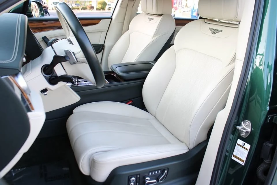 2019 Bentley Bentayga - Image 16 of 20