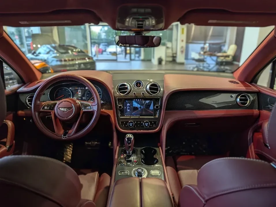 2019 Bentley Bentayga - Image 9 of 18