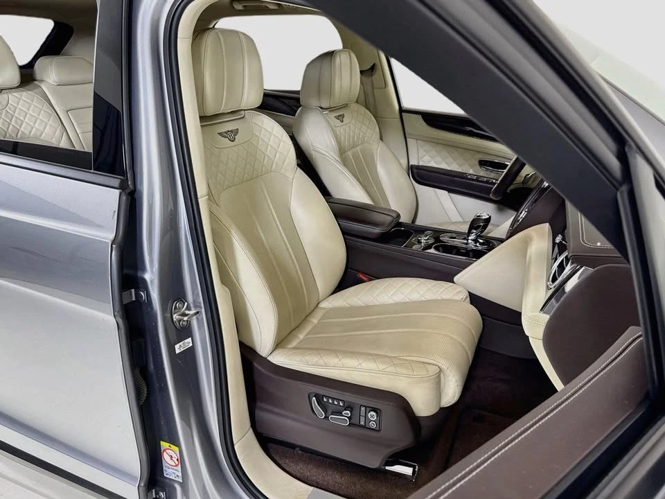 2019 Bentley Bentayga - Image 7 of 10