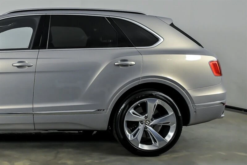 2019 Bentley Bentayga - Image 7 of 31