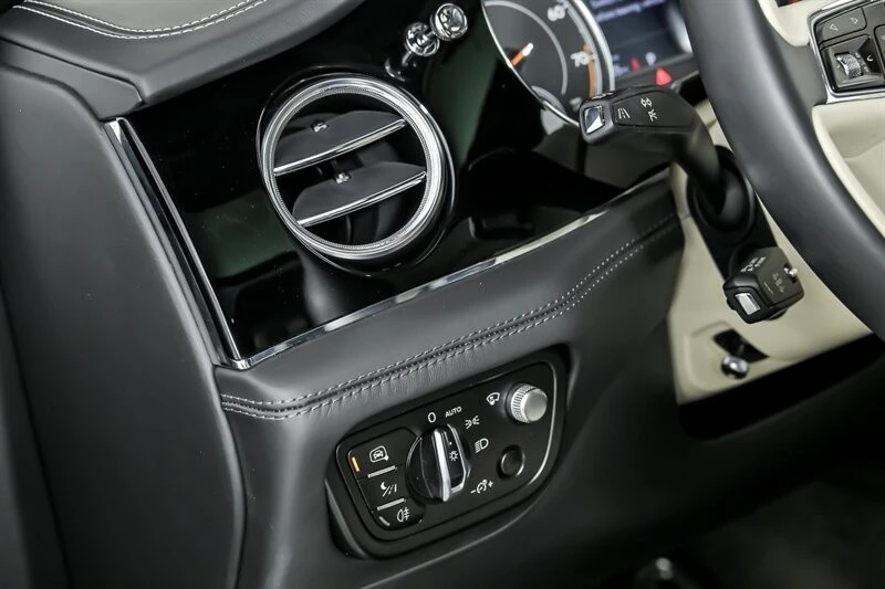 2019 Bentley Bentayga - Image 26 of 31