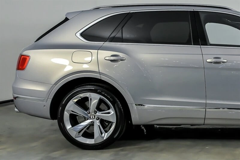 2019 Bentley Bentayga - Image 13 of 31