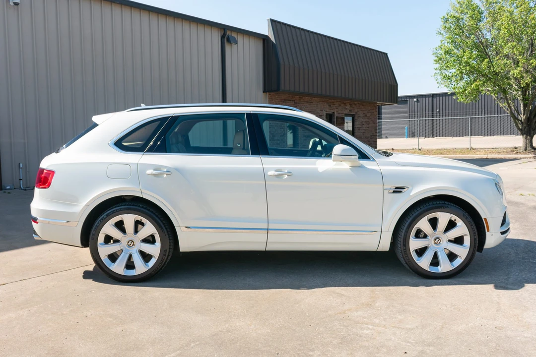 2019 Bentley Bentayga - Image 8 of 31