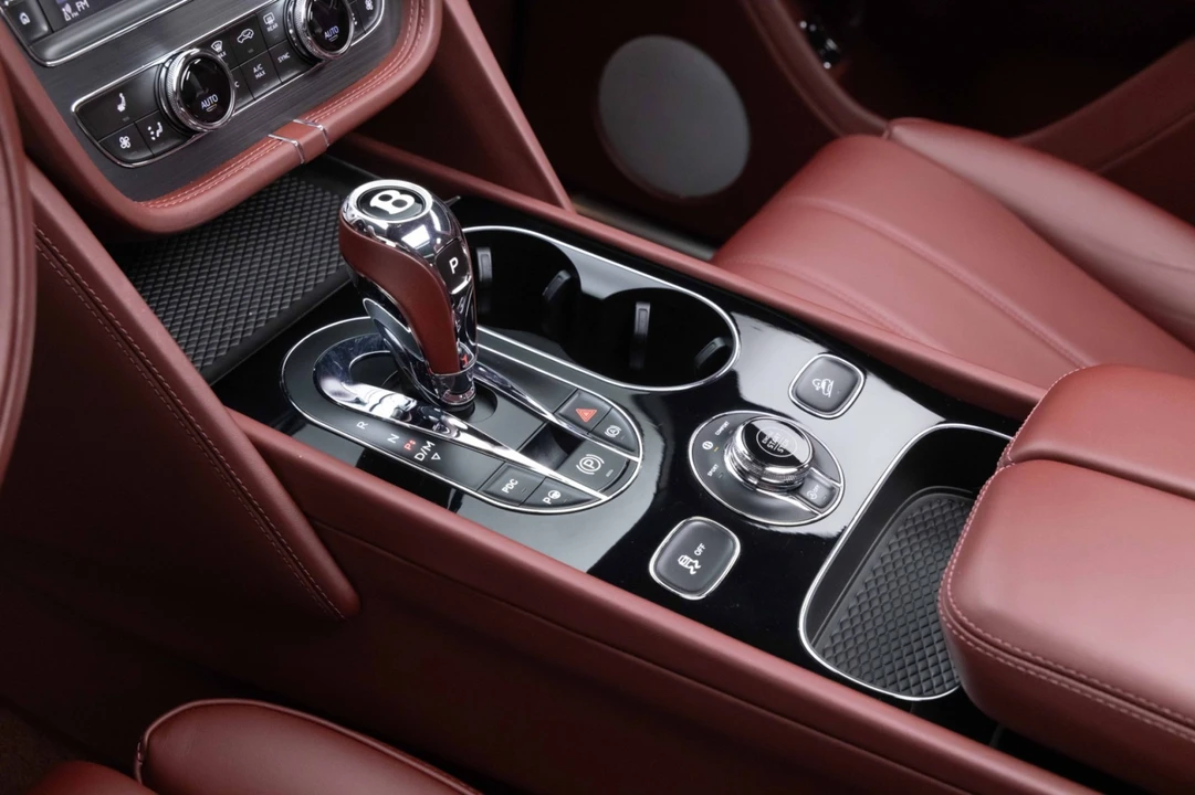 2019 Bentley Bentayga - Image 16 of 31