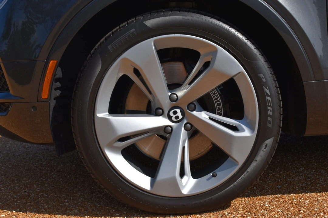 2019 Bentley Bentayga - Image 13 of 31