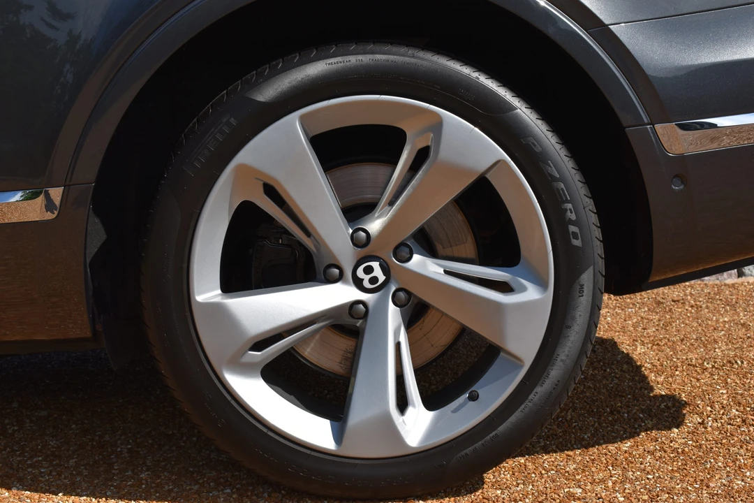 2019 Bentley Bentayga - Image 14 of 31
