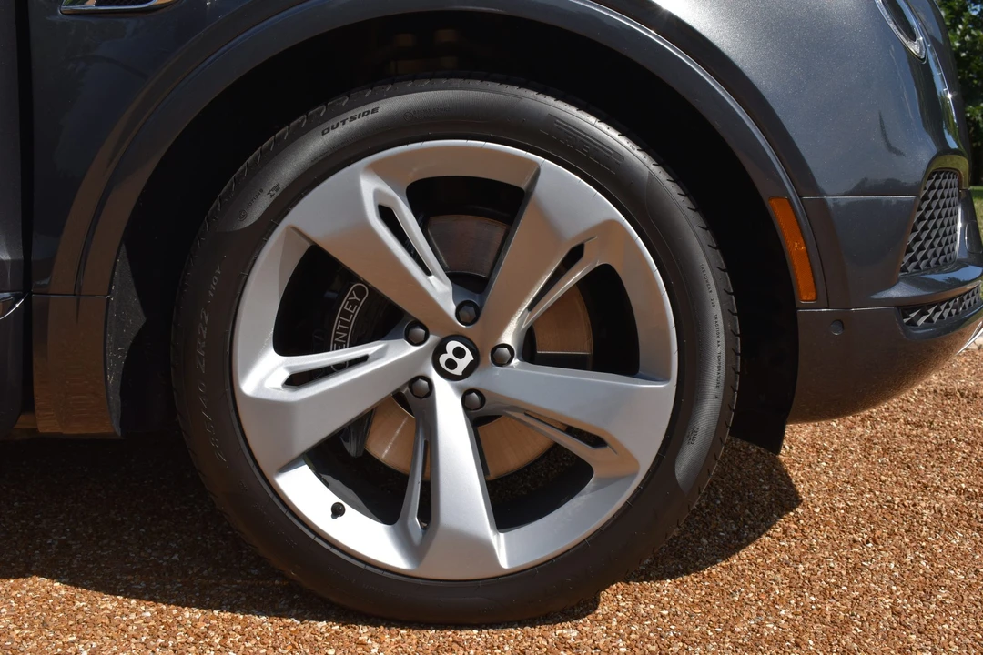 2019 Bentley Bentayga - Image 16 of 31
