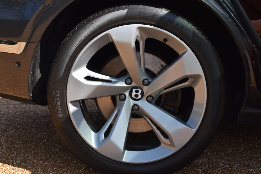 2019 Bentley Bentayga - Image 15 of 31