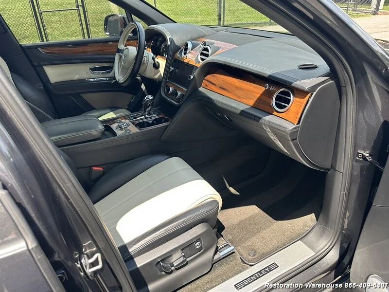 2019 Bentley Bentayga - Image 17 of 21