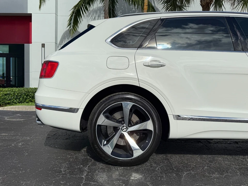 2019 Bentley Bentayga - Image 4 of 21