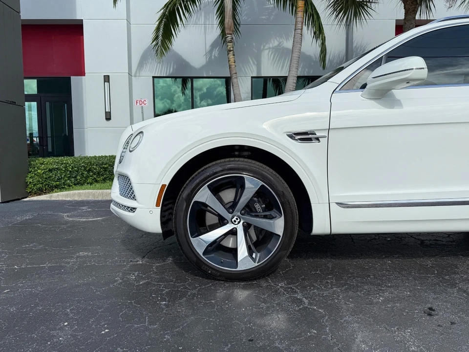 2019 Bentley Bentayga - Image 13 of 21