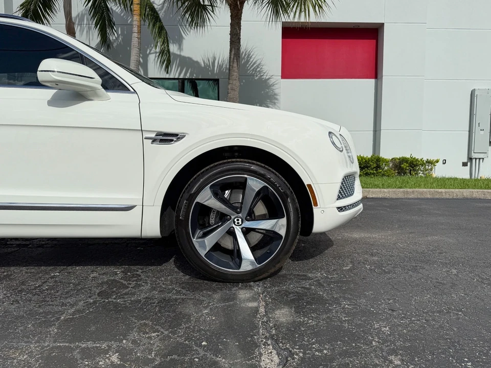 2019 Bentley Bentayga - Image 3 of 21
