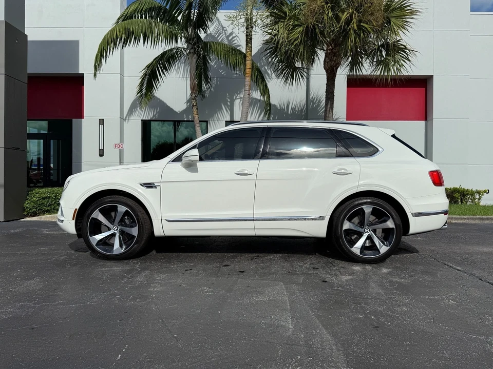 2019 Bentley Bentayga - Image 11 of 21