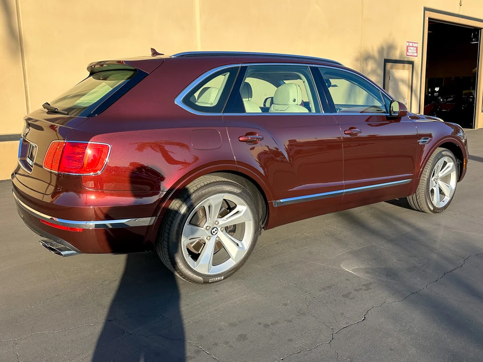 2019 Bentley Bentayga - Image 11 of 31