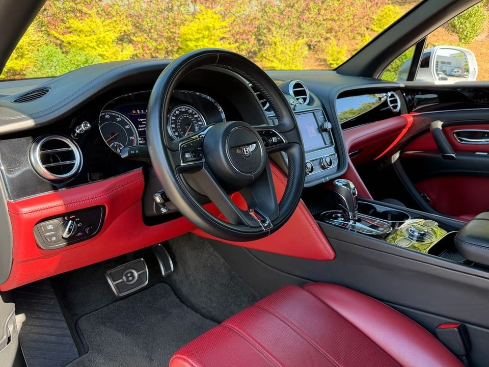 2019 Bentley Bentayga - Image 18 of 31